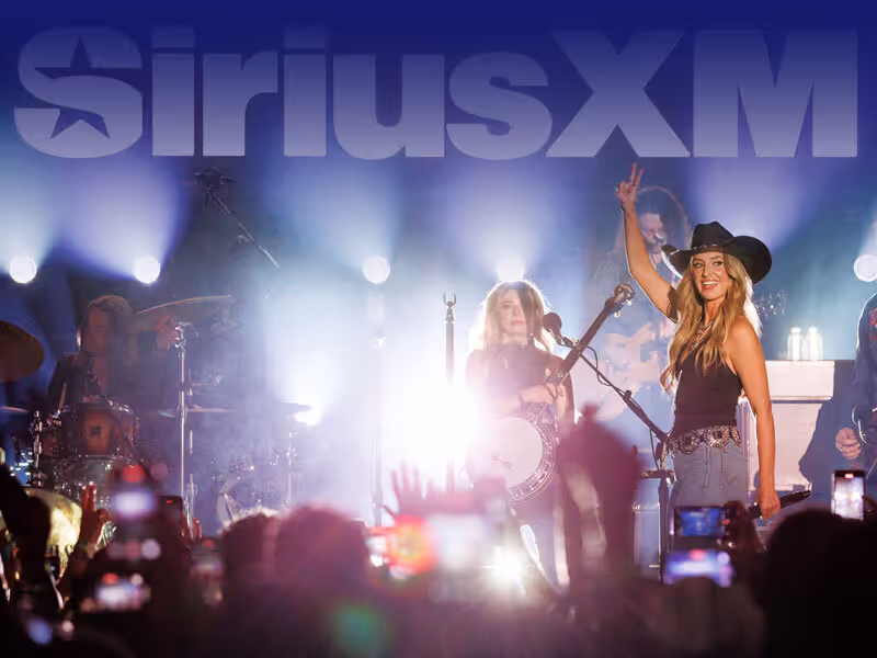 Lainey Wilson performs